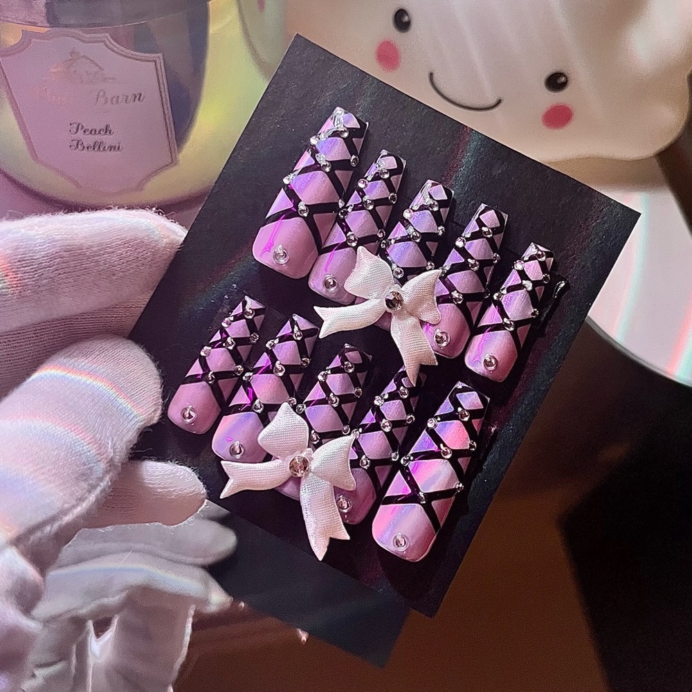 LACE ME UP✖️♡ press on nails ♡ - Picture 1 of 6